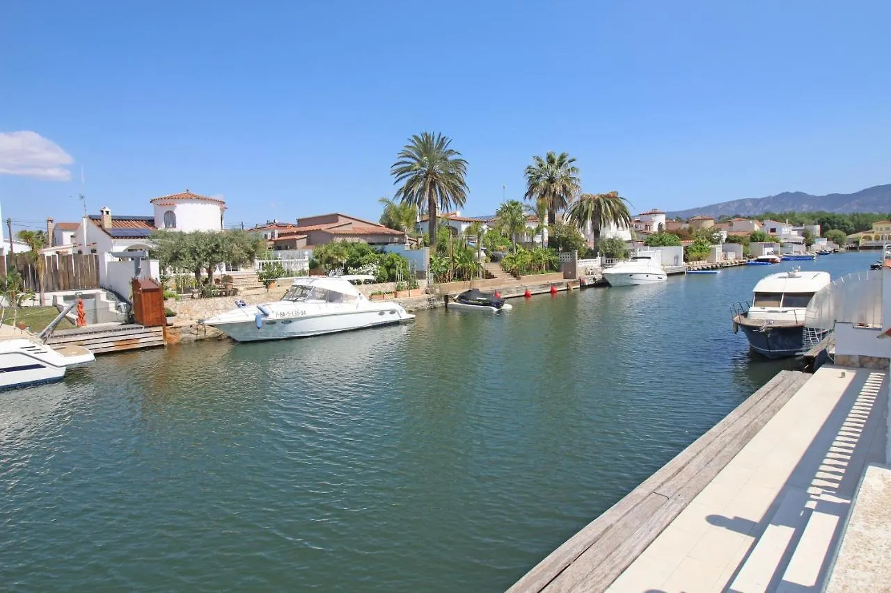 Apart-Rent Villa Llobregat 0108 Empuriabrava Spain