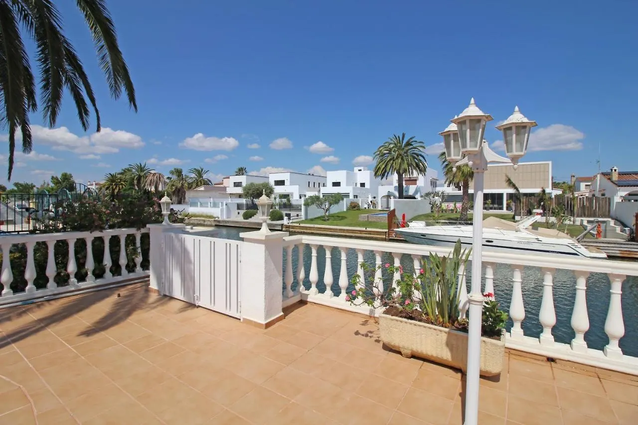 Apart-Rent Villa Llobregat 0108 Empuriabrava